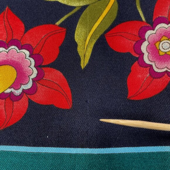 Gucci Vintage Silk Scarf 34” Floral Butterfly Baroque Green Multicolor - Picture 11 of 12